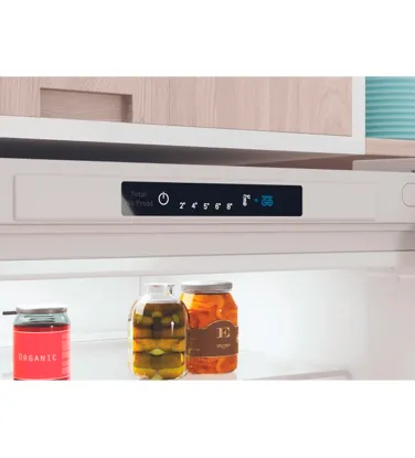 Холодильник Indesit INFC9 TI22W