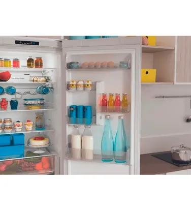 Холодильник Indesit INFC9 TI22W