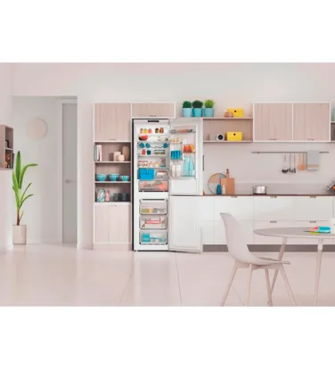 Холодильник Indesit INFC9 TI22W