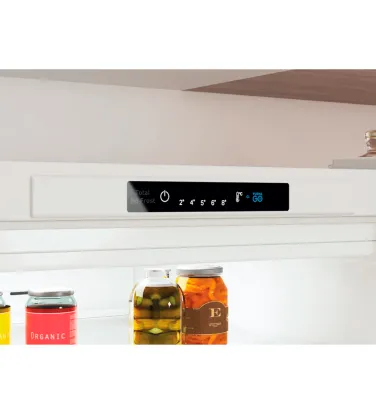 Холодильник Indesit INFC8TI21W