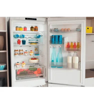 Холодильник Indesit INFC8TI21W